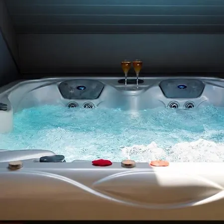 بيت للعطل Maison Avec Jaccuzi *